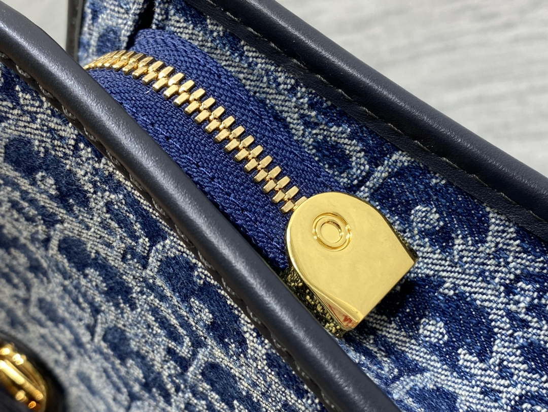 Dior S2107 30 Montaigne Dea Pouch Blue Denim Dior Oblique Jacquard M2022
