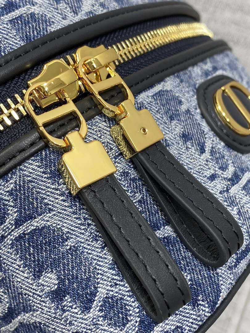 Dior S2332 30 Montaigne Mini Vanity Case Blue Dior Oblique Jacquard M2032