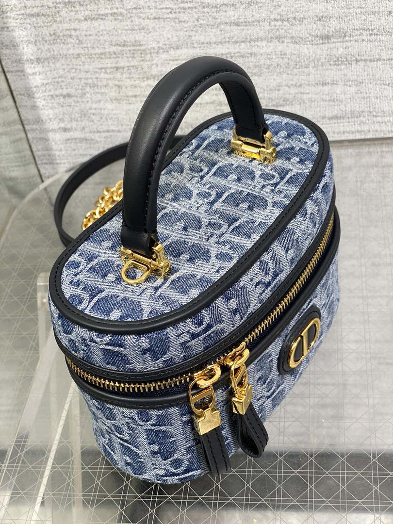 Dior S2332 30 Montaigne Mini Vanity Case Blue Dior Oblique Jacquard M2032