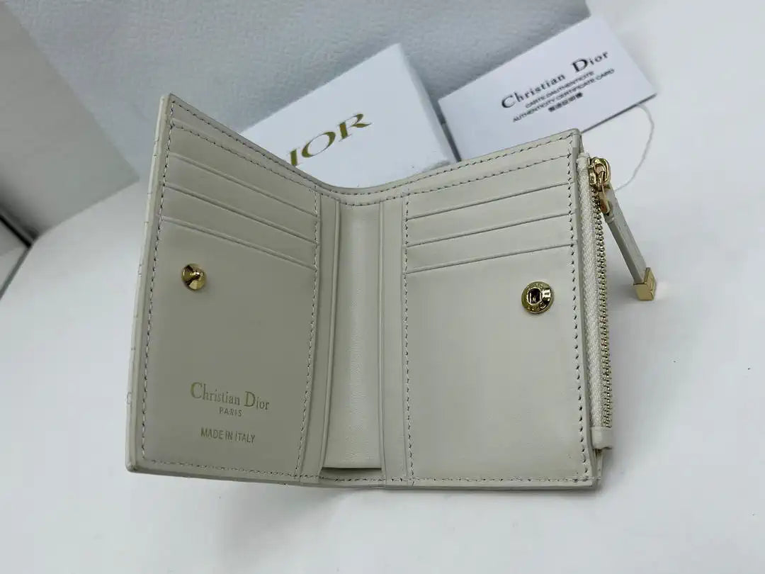 Dior S4208 Dior Caro Dahlia Wallet Macaron White Cannage Lambskin with Heart Motif