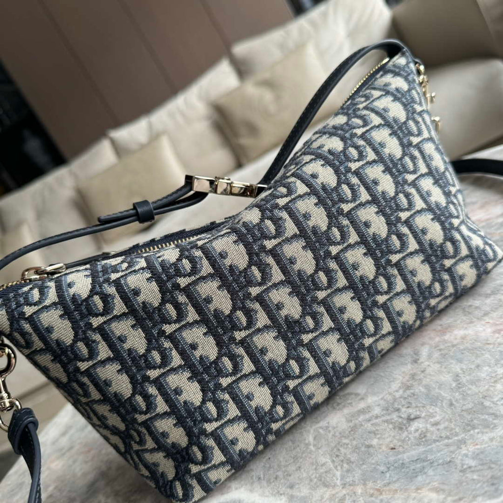 Dior S5554 Medium DiorTravel Nomad Pouch Blue Dior Oblique Jacquard