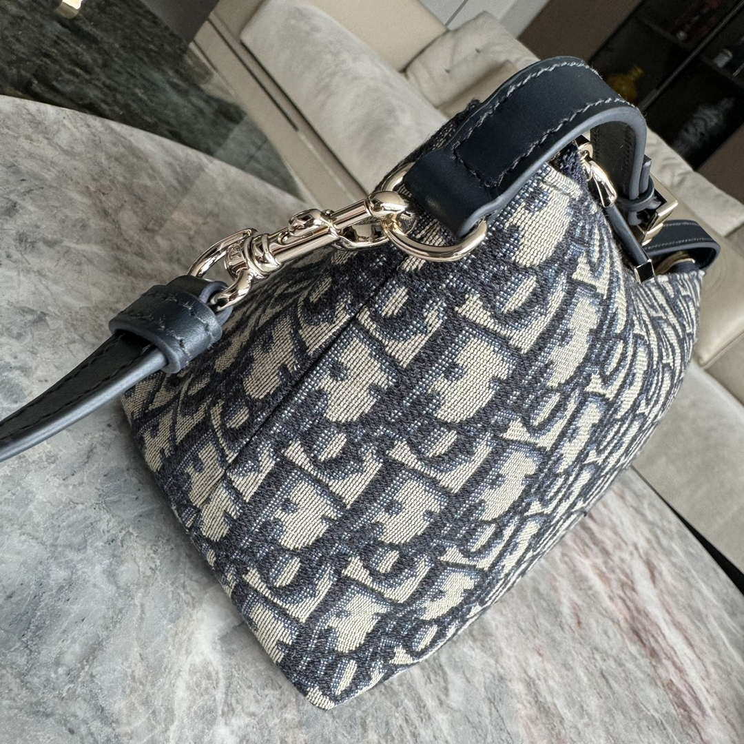 Dior S5554 Medium DiorTravel Nomad Pouch Blue Dior Oblique Jacquard