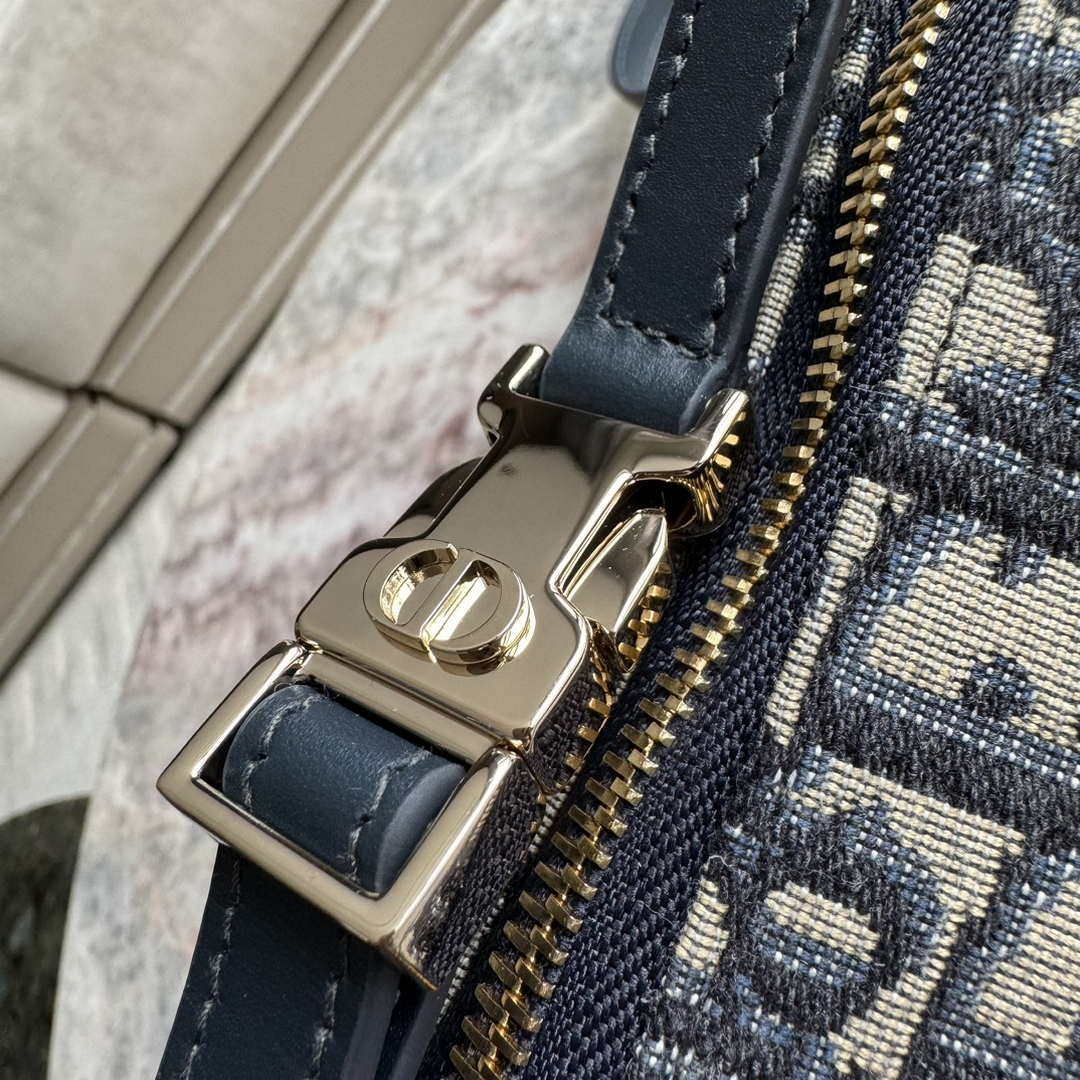 Dior S5554 Medium DiorTravel Nomad Pouch Blue Dior Oblique Jacquard