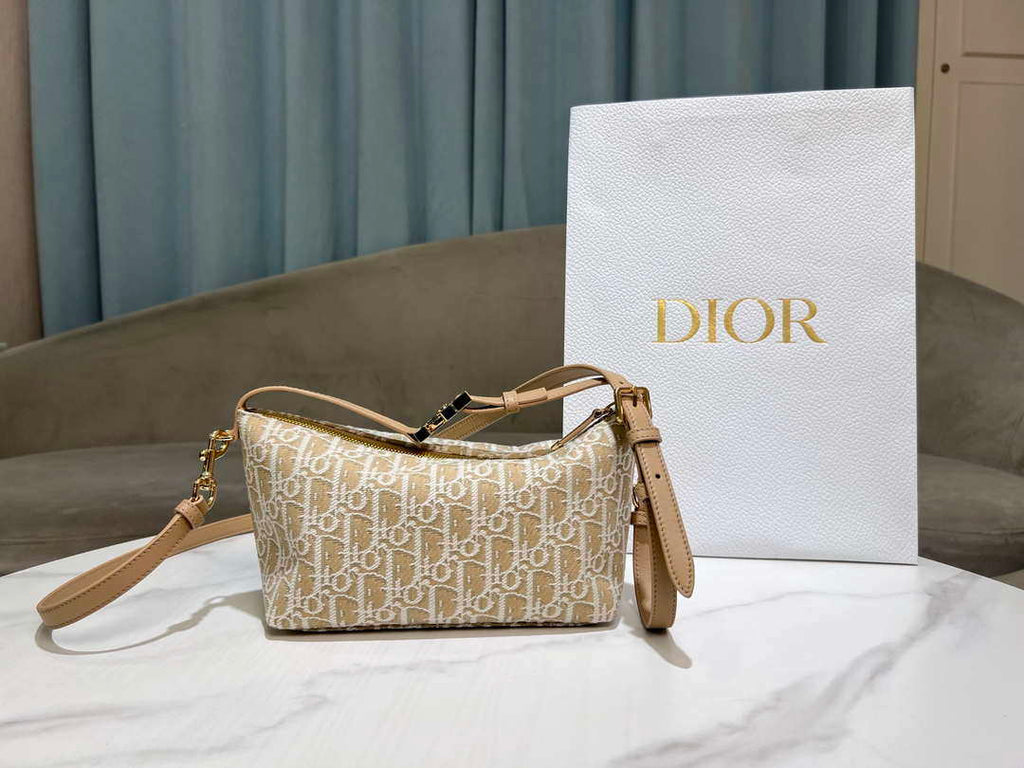 Dior S5554 Medium DiorTravel Nomad Pouch Natural Dior Oblique Jacquard