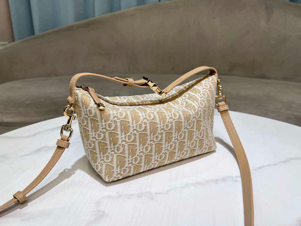 Dior S5554 Medium DiorTravel Nomad Pouch Natural Dior Oblique Jacquard