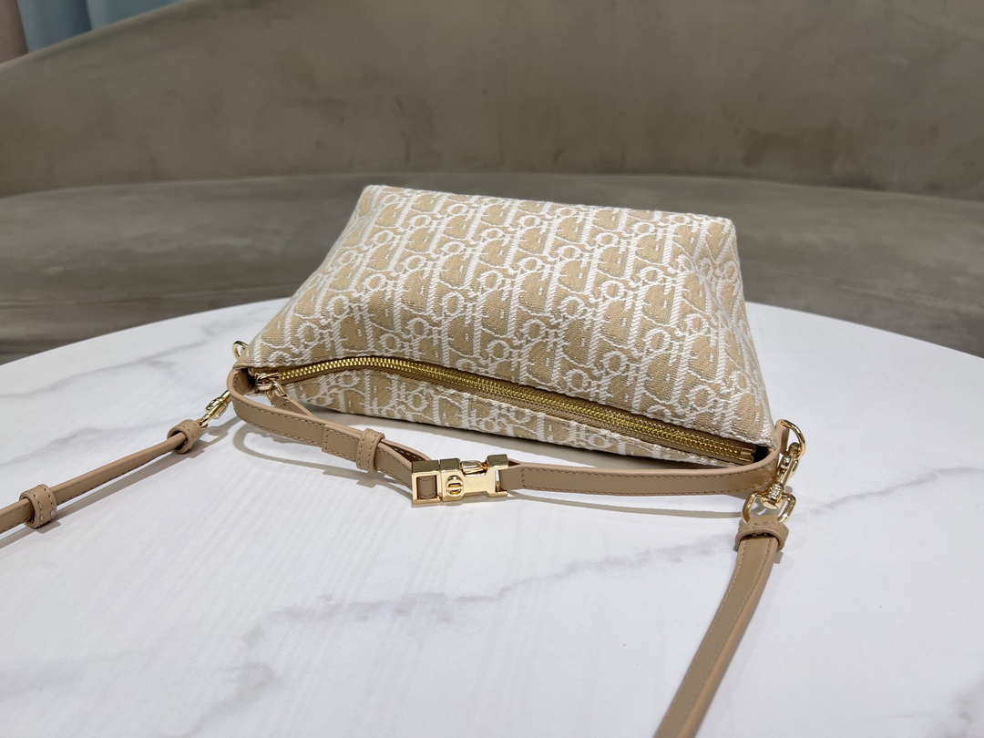 Dior S5554 Medium DiorTravel Nomad Pouch Natural Dior Oblique Jacquard