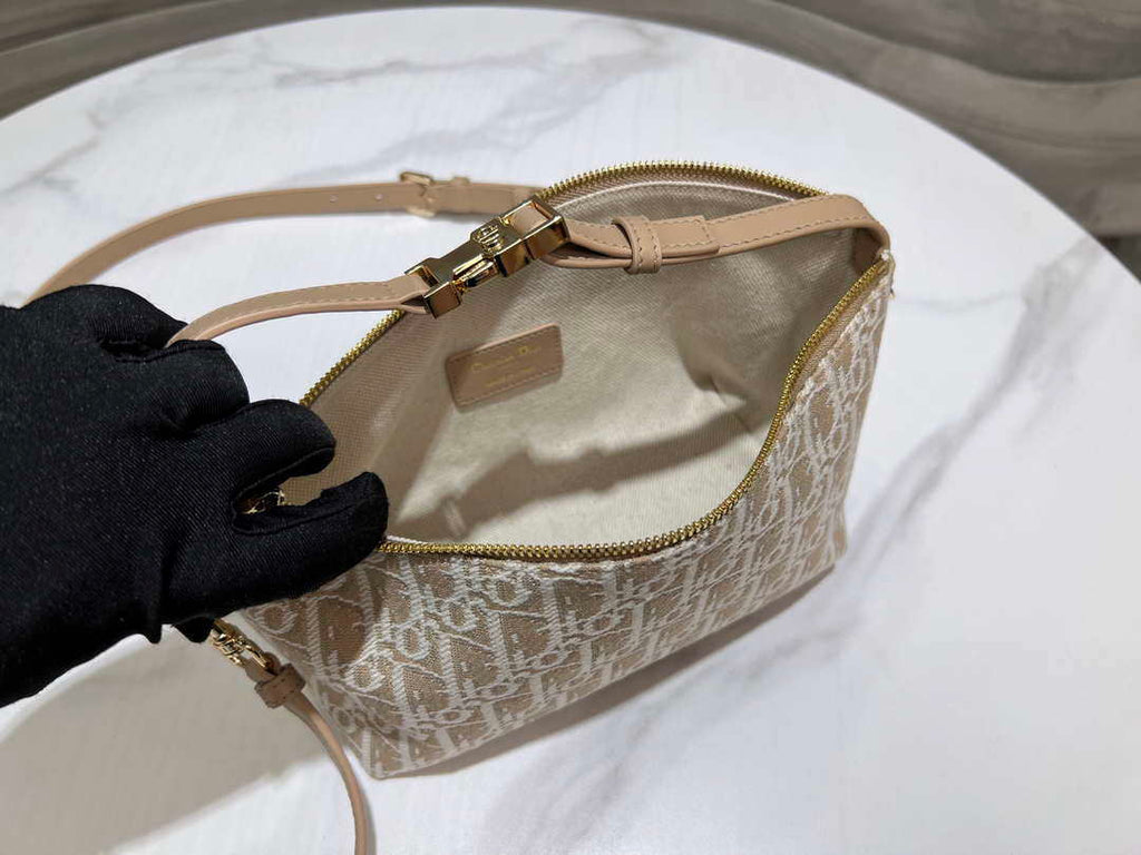 Dior S5554 Medium DiorTravel Nomad Pouch Natural Dior Oblique Jacquard