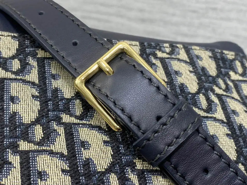 Dior Small 30 Montaigne Pocket Bag Blue Dior Oblique Jacquard and Smooth Calfskin M4600