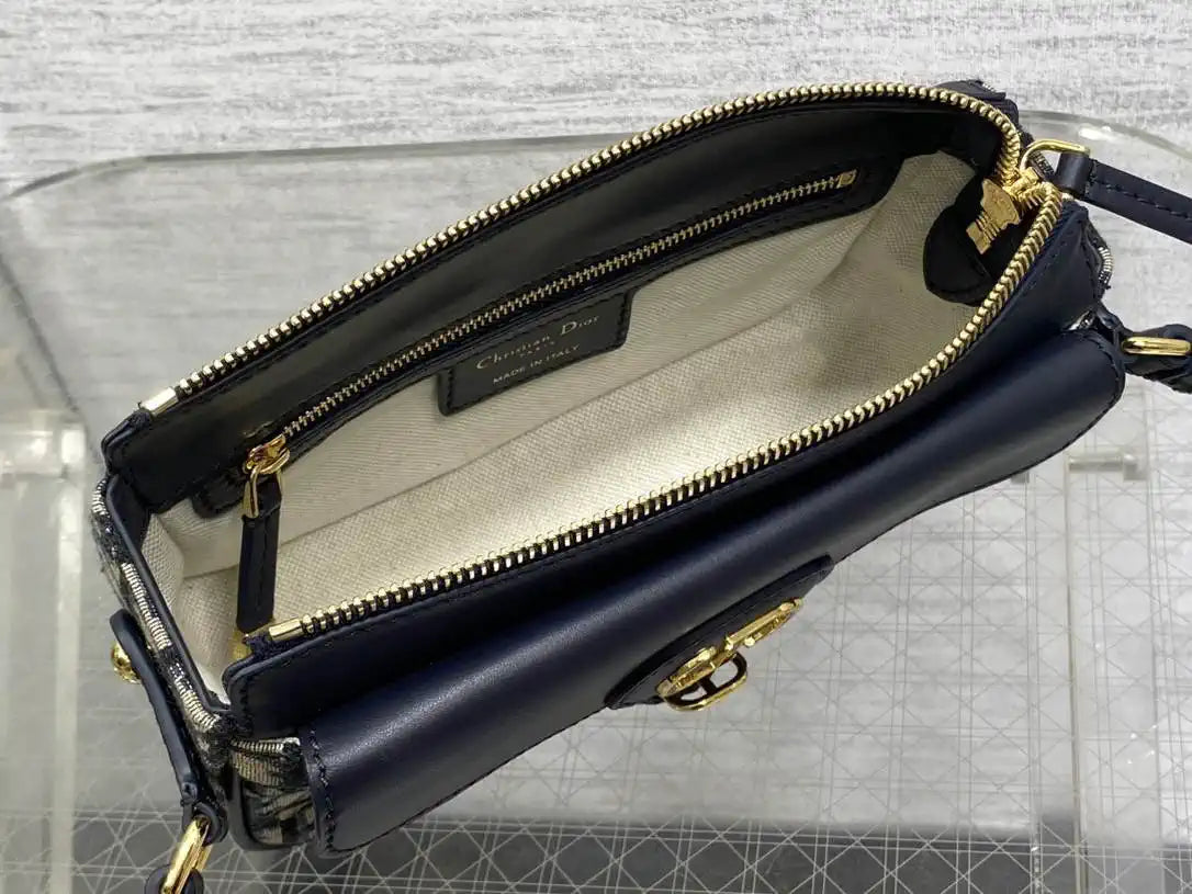 Dior Small 30 Montaigne Pocket Bag Blue Dior Oblique Jacquard and Smooth Calfskin M4600