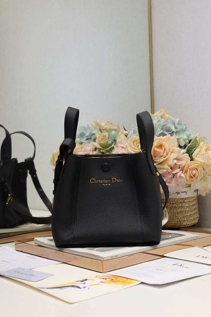 Dior M2840 Small Signature Bucket Bag Grained Calfskin M28410 Black