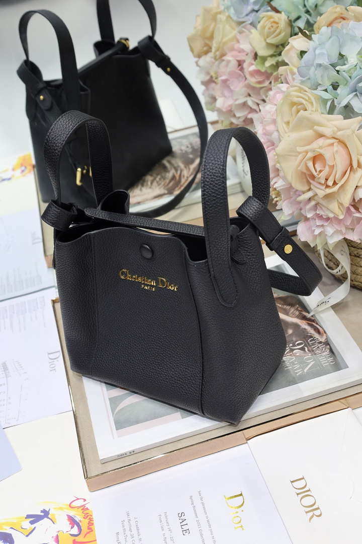 Dior M2840 Small Signature Bucket Bag Grained Calfskin M28410 Black