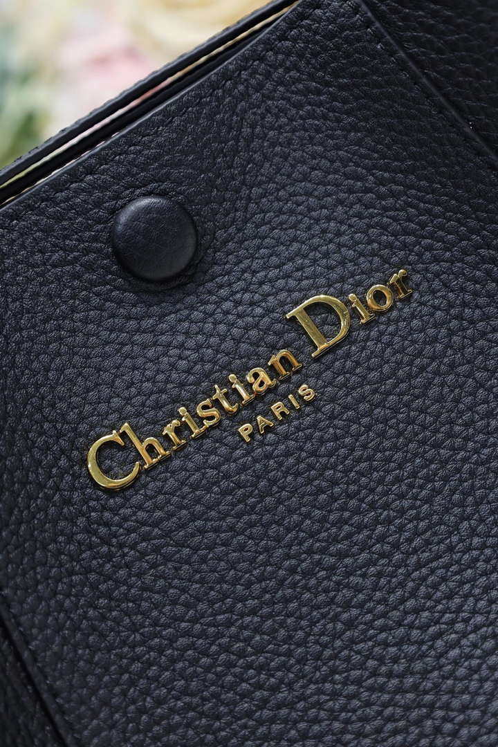 Dior M2840 Small Signature Bucket Bag Grained Calfskin M28410 Black