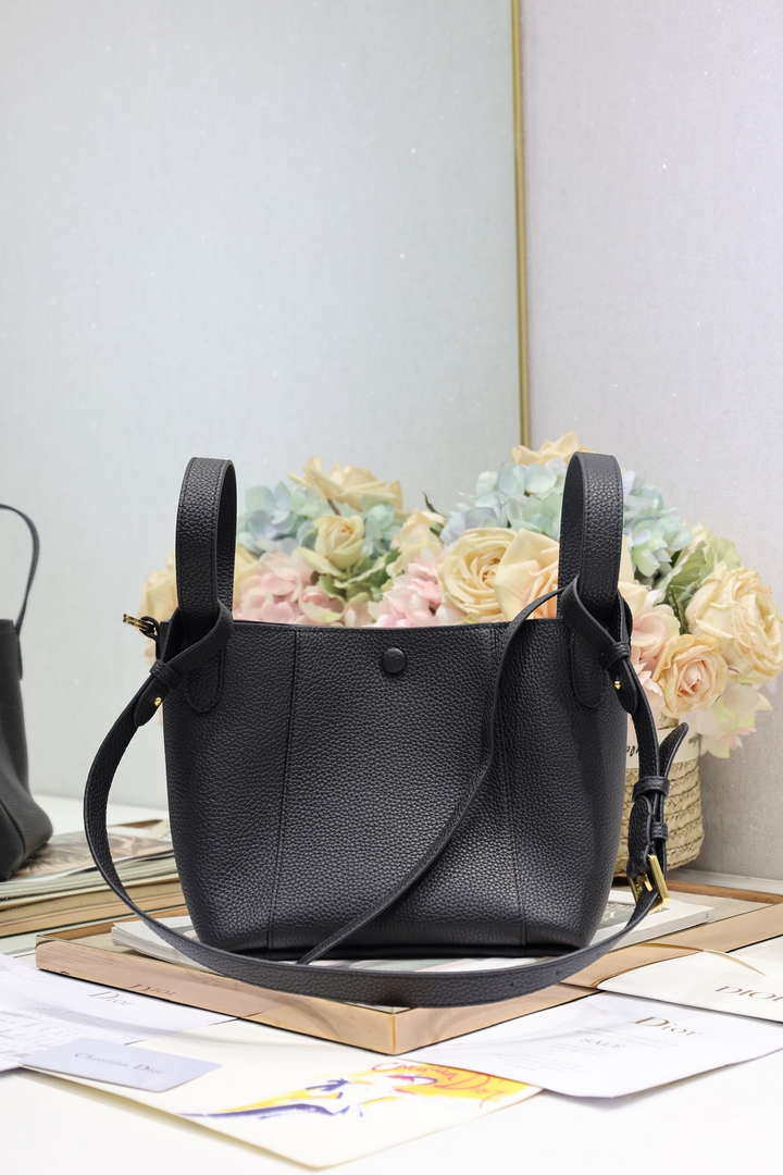 Dior M2840 Small Signature Bucket Bag Grained Calfskin M28410 Black