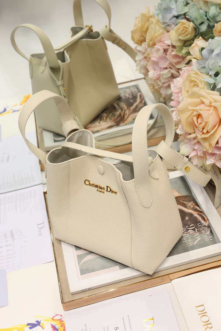 Dior M2840 Small Signature Bucket Bag Grained Calfskin Light Yellow