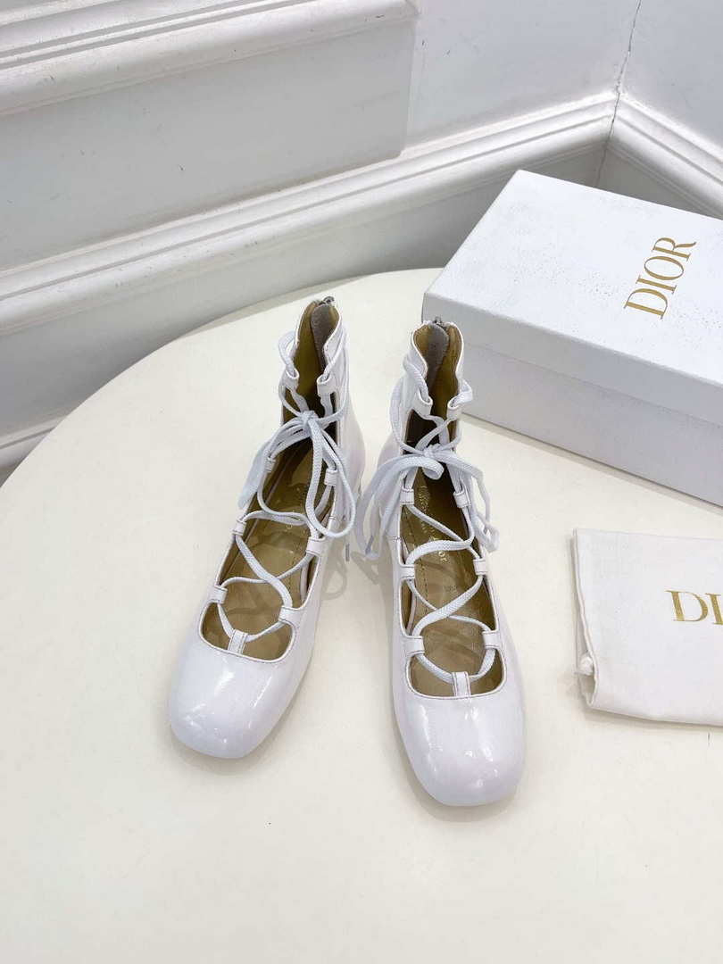 Dior Women¡®s KDI760VNI ARTY lace-up ankle boots in white patent and calfskin