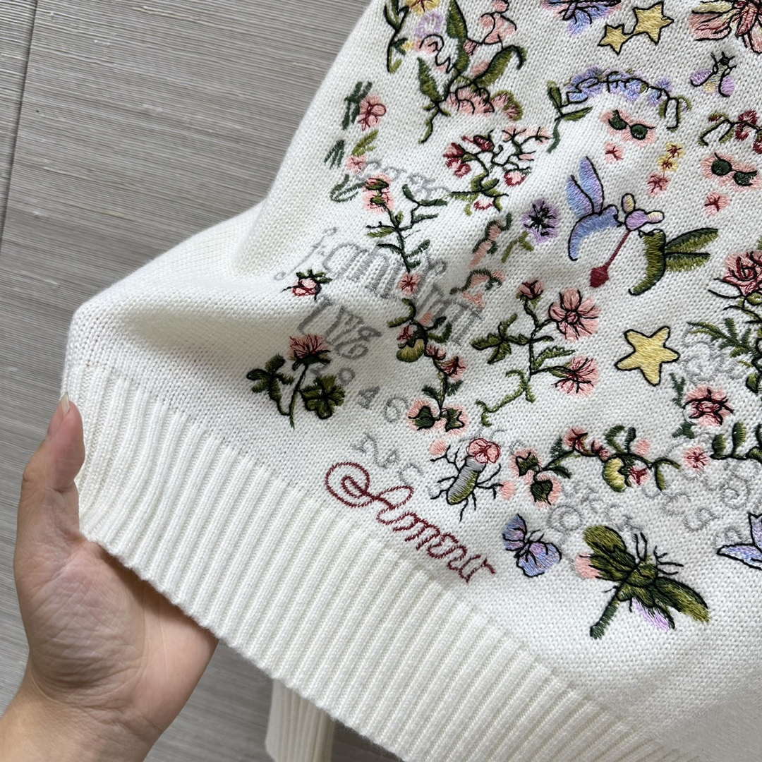 Dior Women's Floral embroidered long sleeves Sweater D38004