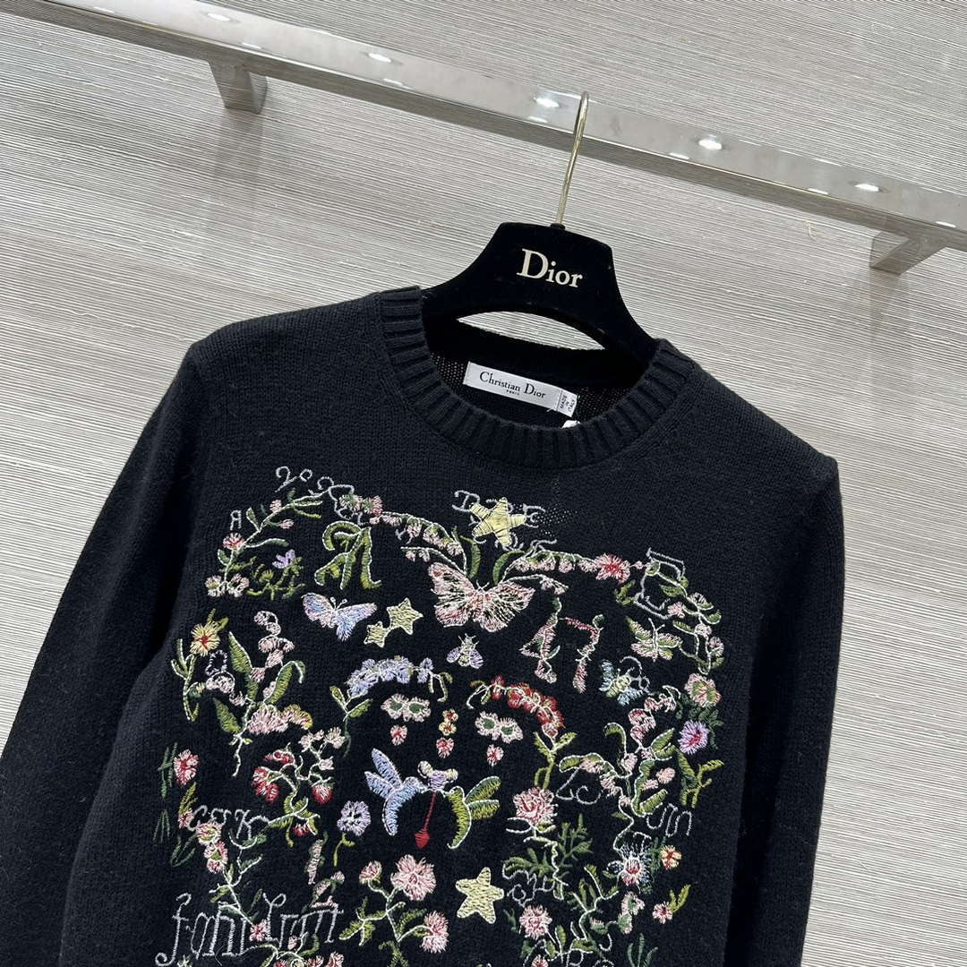 Dior Women's Floral embroidered long sleeves Sweater D38005