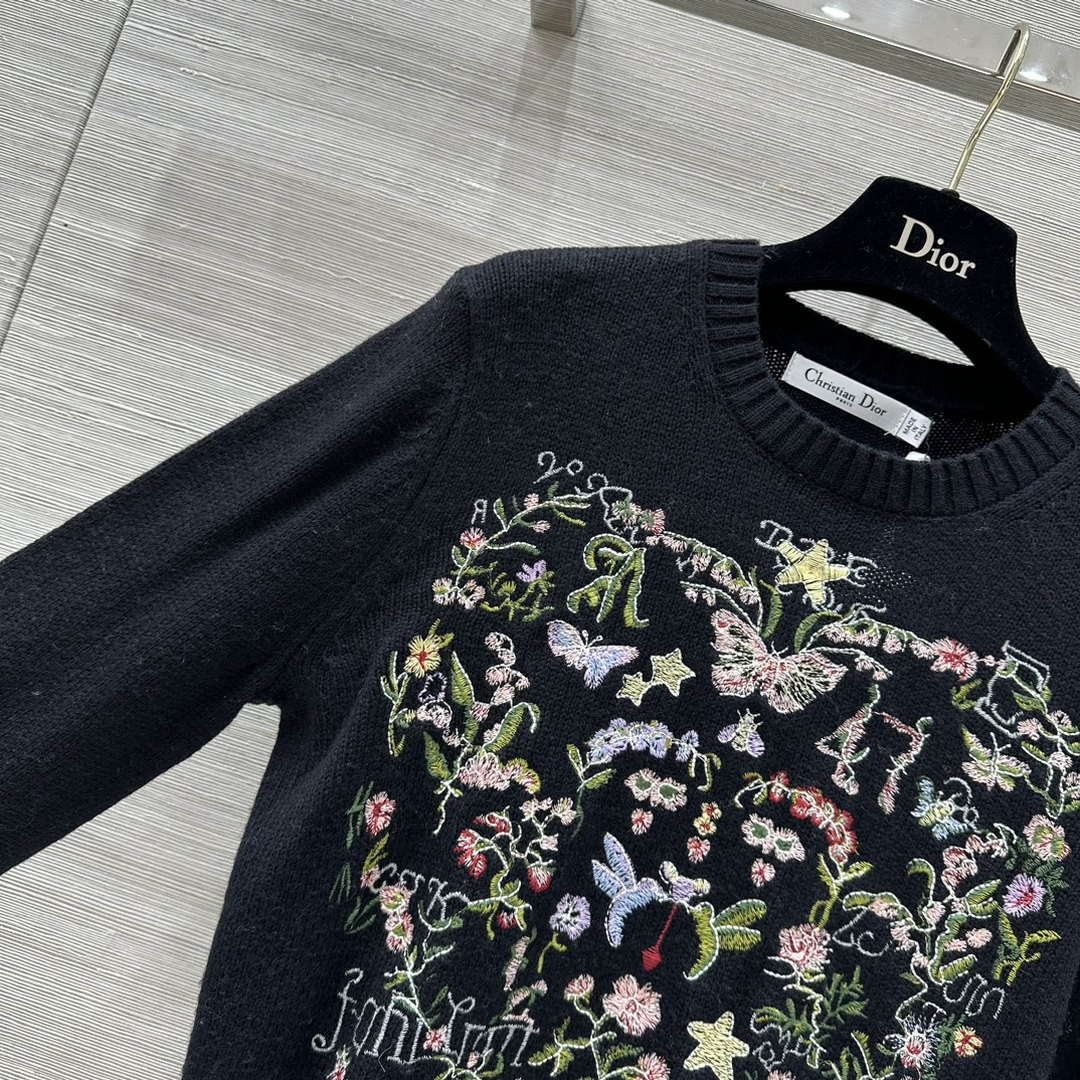 Dior Women's Floral embroidered long sleeves Sweater D38005