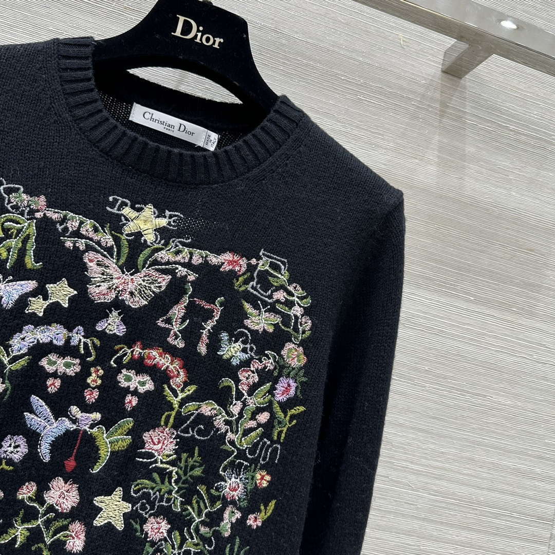 Dior Women's Floral embroidered long sleeves Sweater D38005