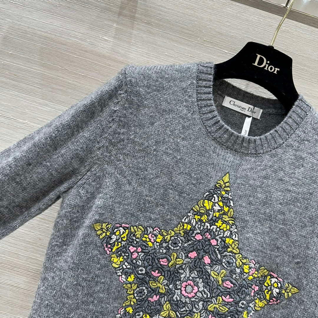 Dior Women's Floral embroidered long sleeves Sweater D38008