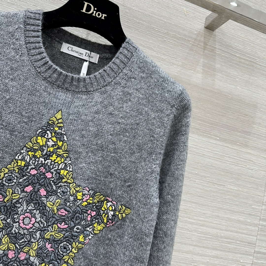 Dior Women's Floral embroidered long sleeves Sweater D38008