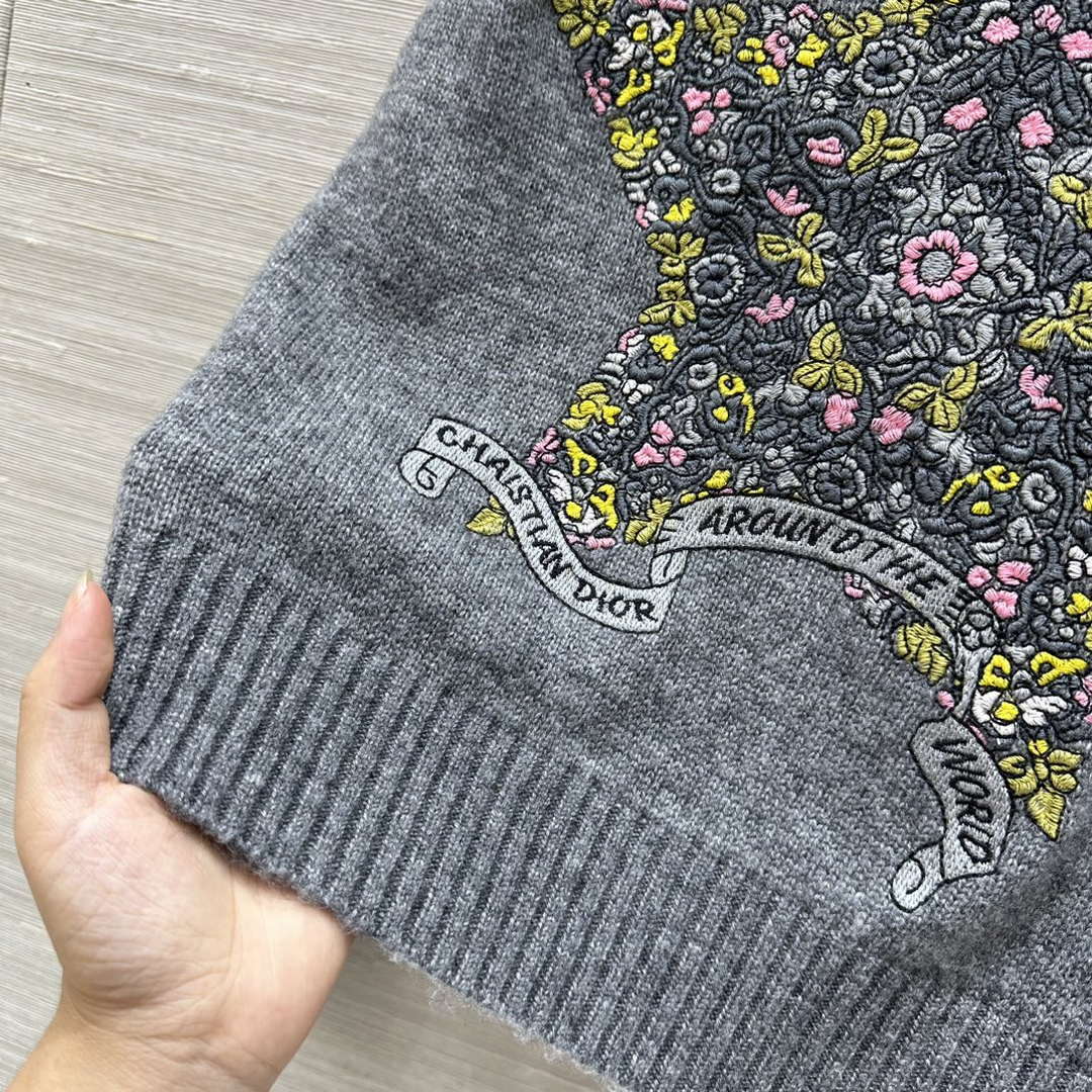 Dior Women's Floral embroidered long sleeves Sweater D38008