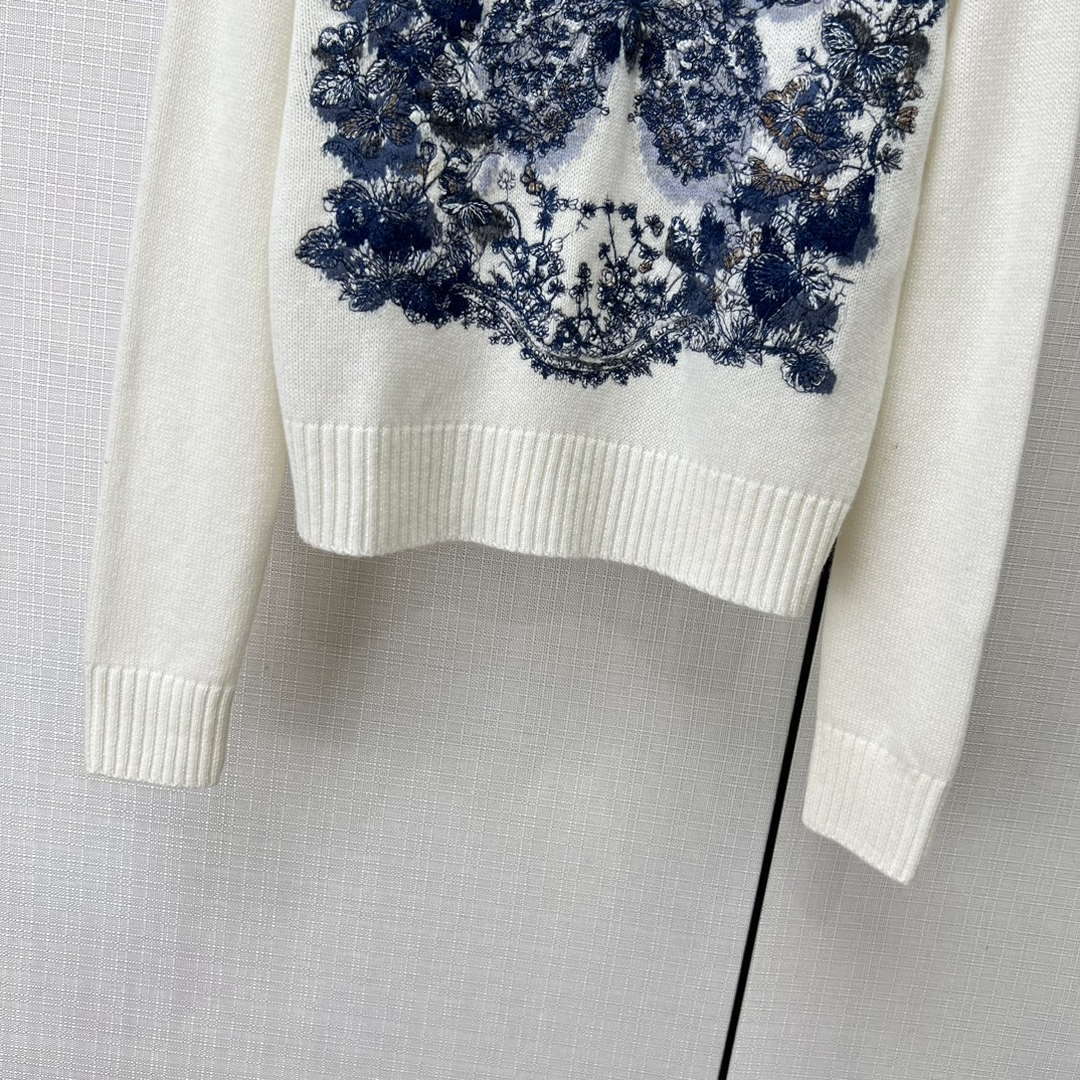 Dior Women's Floral embroidered long sleeves Sweater D38013