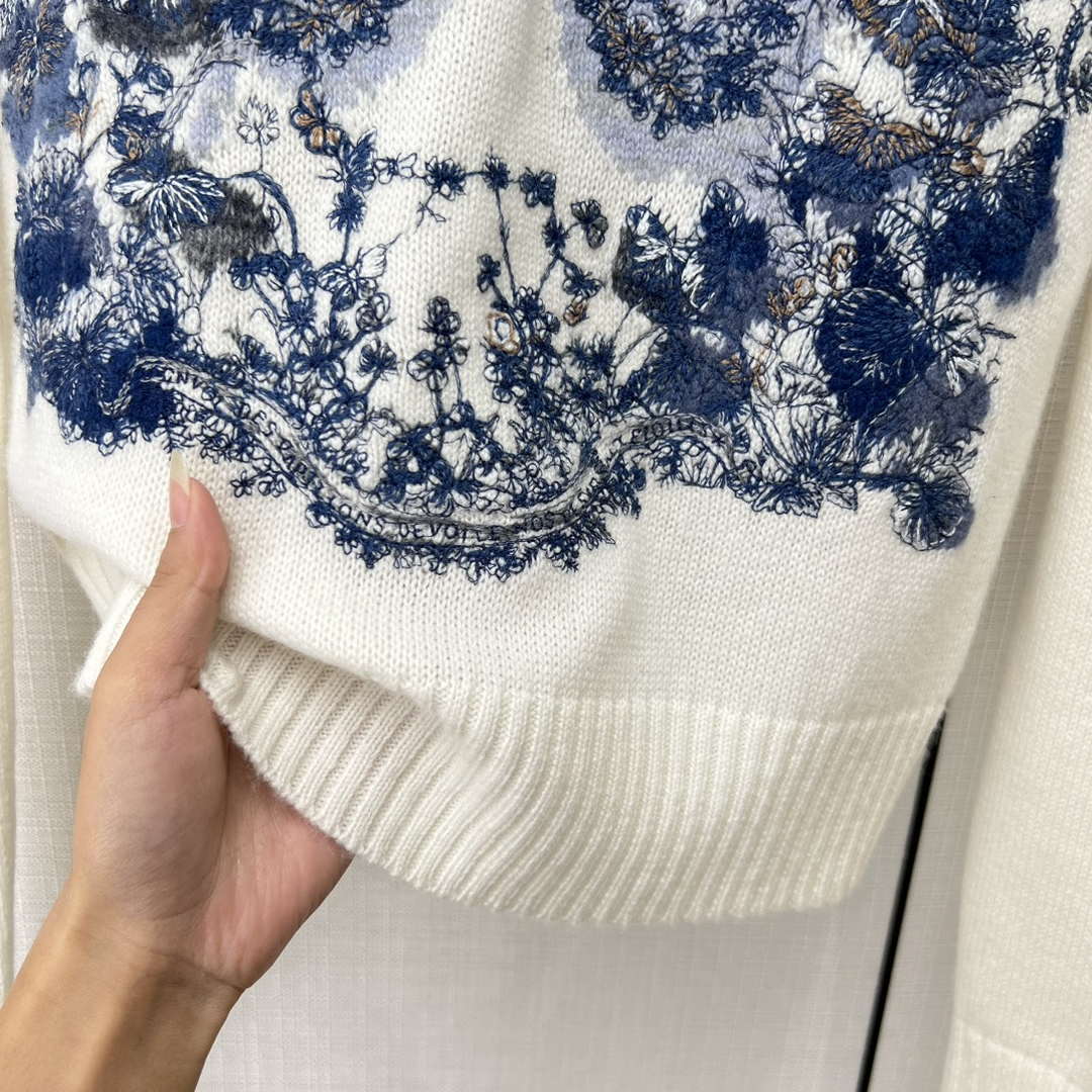 Dior Women's Floral embroidered long sleeves Sweater D38013