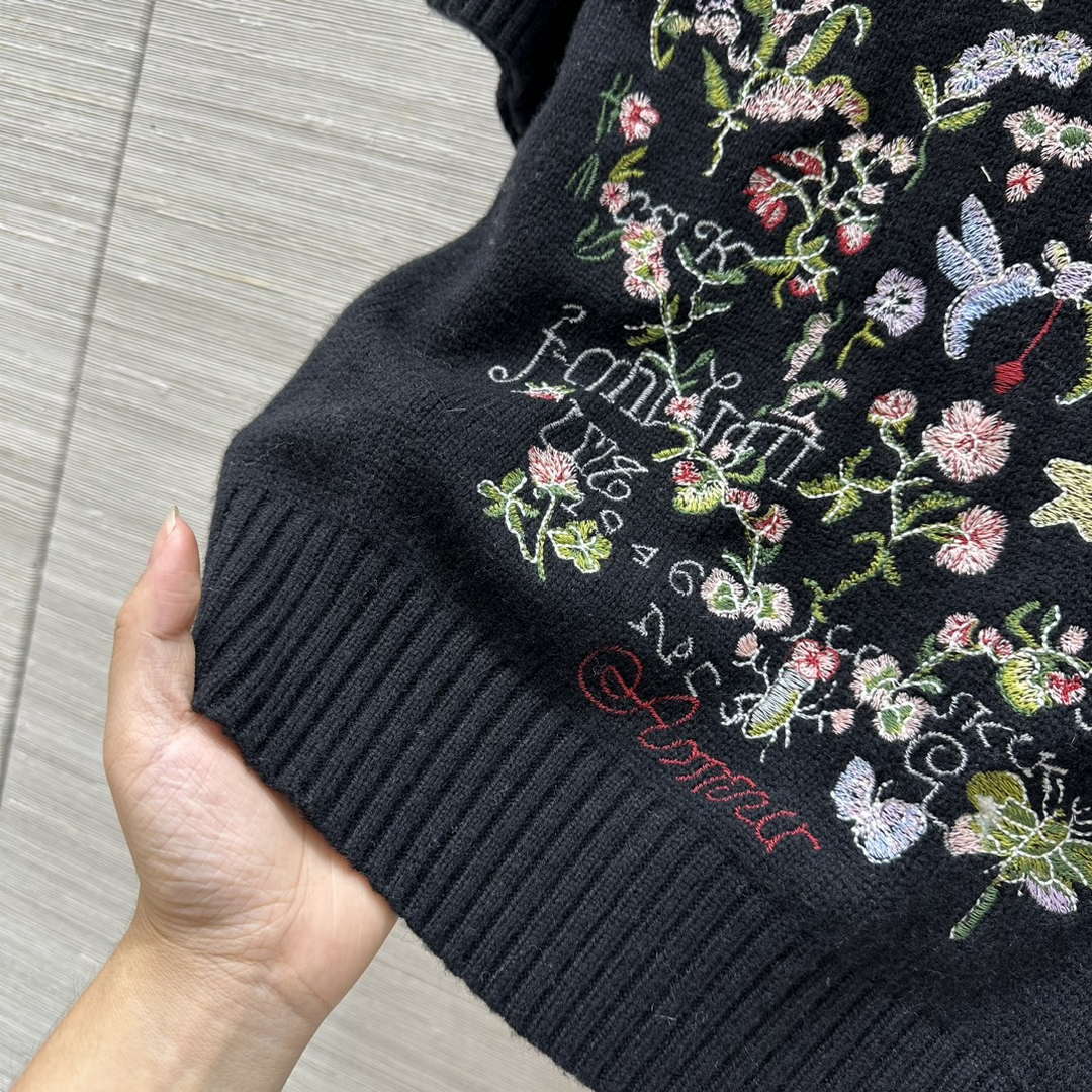 Dior Women's Floral embroidered short sleeves Sweater D38006