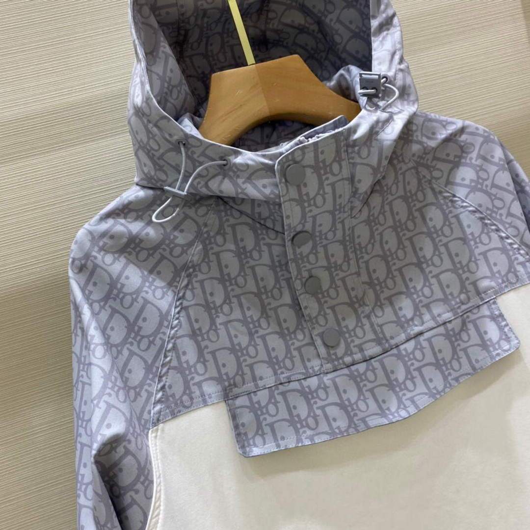 Dior Women's HOODED SHORT ANORAK 38115 Gray and White