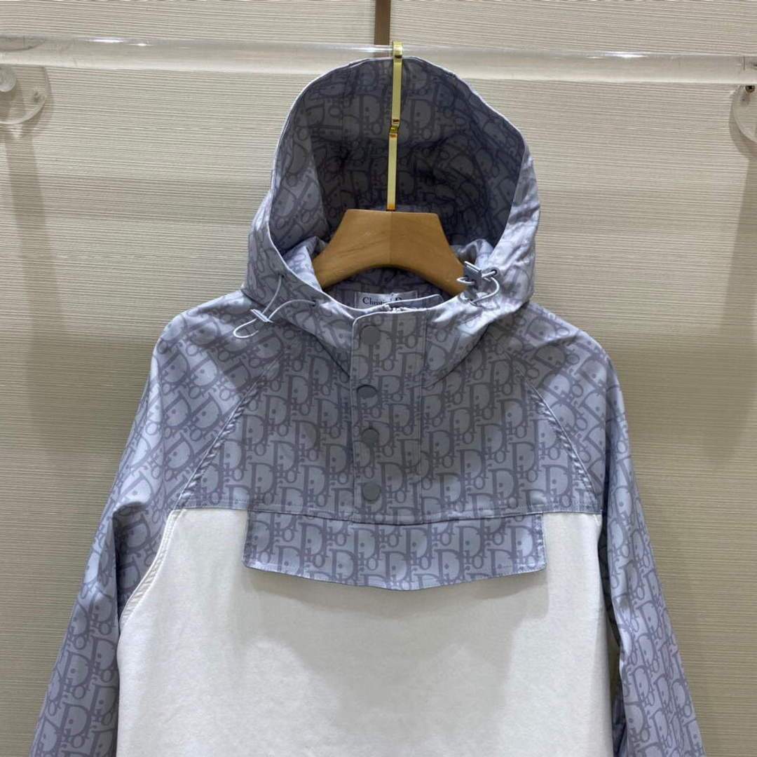 Dior Women's HOODED SHORT ANORAK 38115 Gray and White