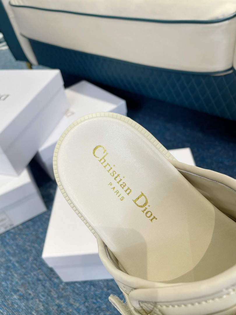 Dior Women's Shoes DIO(R) Evolution Slide Quilted Cannage KCQ716CQC White