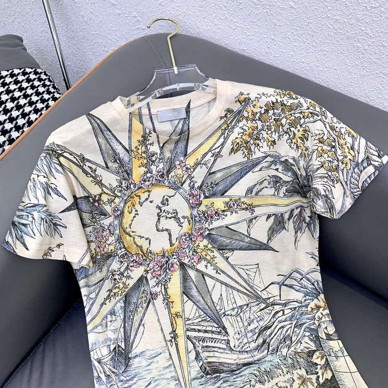 Dior Women's T-shirt Fashion Clothing D82560
