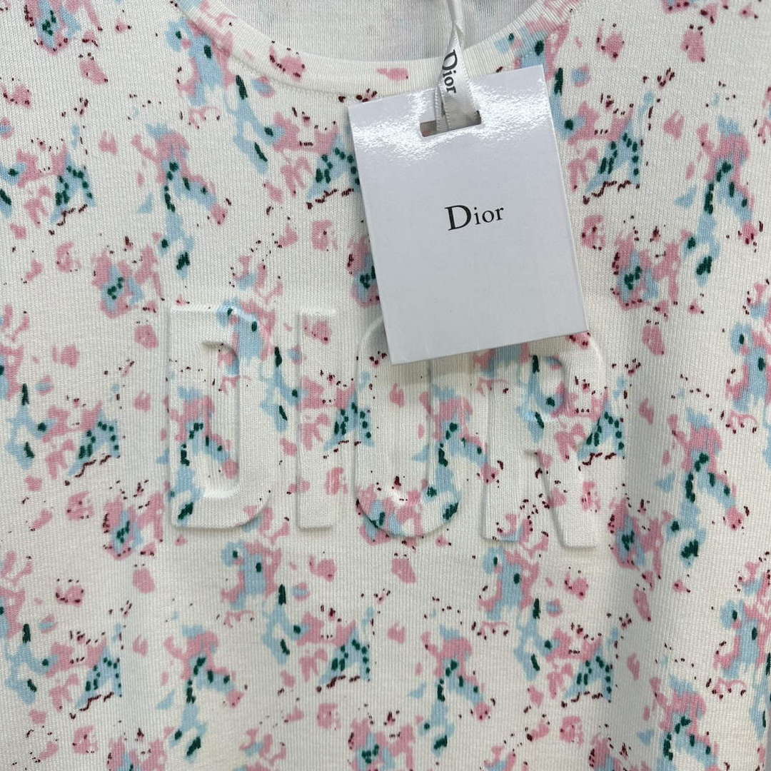 Dior Women's T-shirt Fashion Clothing D82563