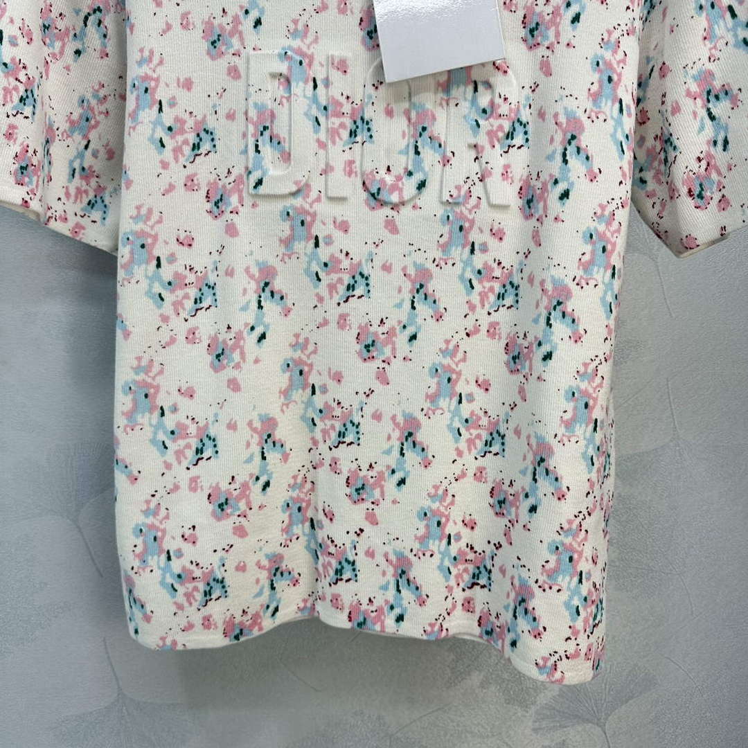 Dior Women's T-shirt Fashion Clothing D82563