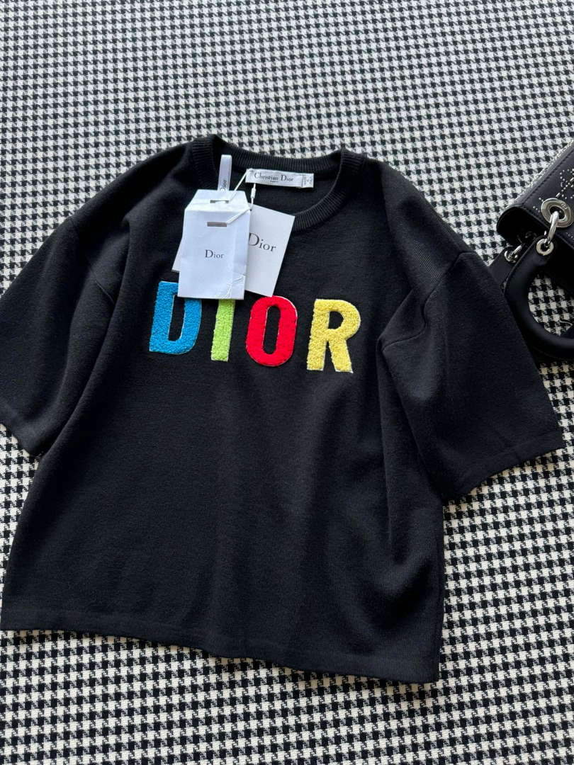 Dior Women's T-shirt Fashion Clothing D82568