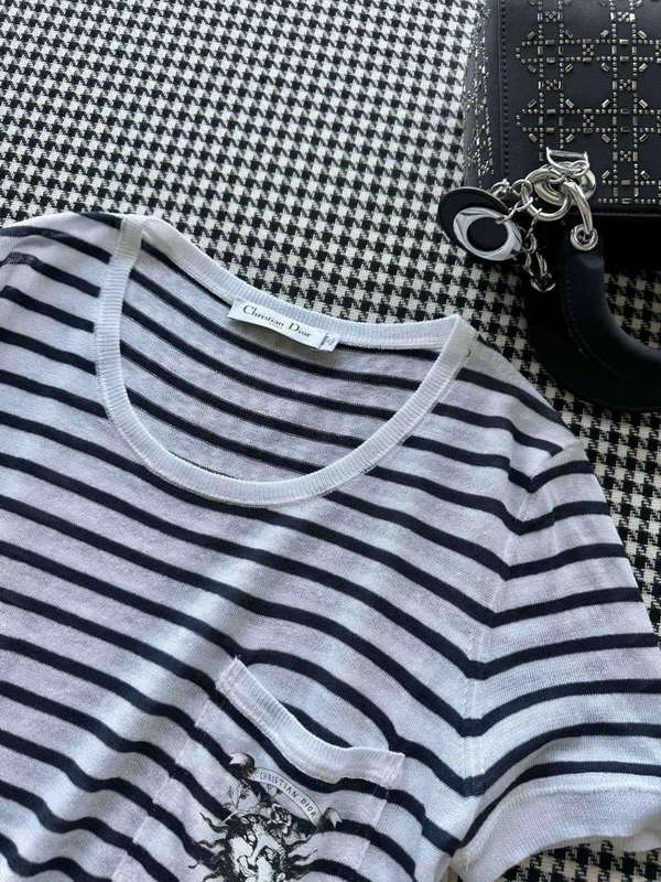 Dior Women's T-shirt Fashion Clothing D82569