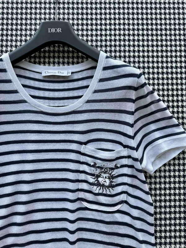 Dior Women's T-shirt Fashion Clothing D82569