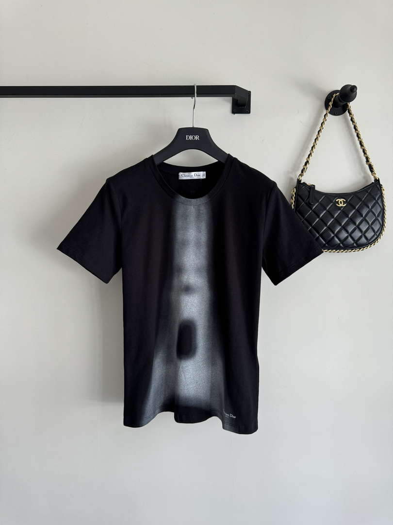 Dior Women's T-shirt Fashion Clothing D82570