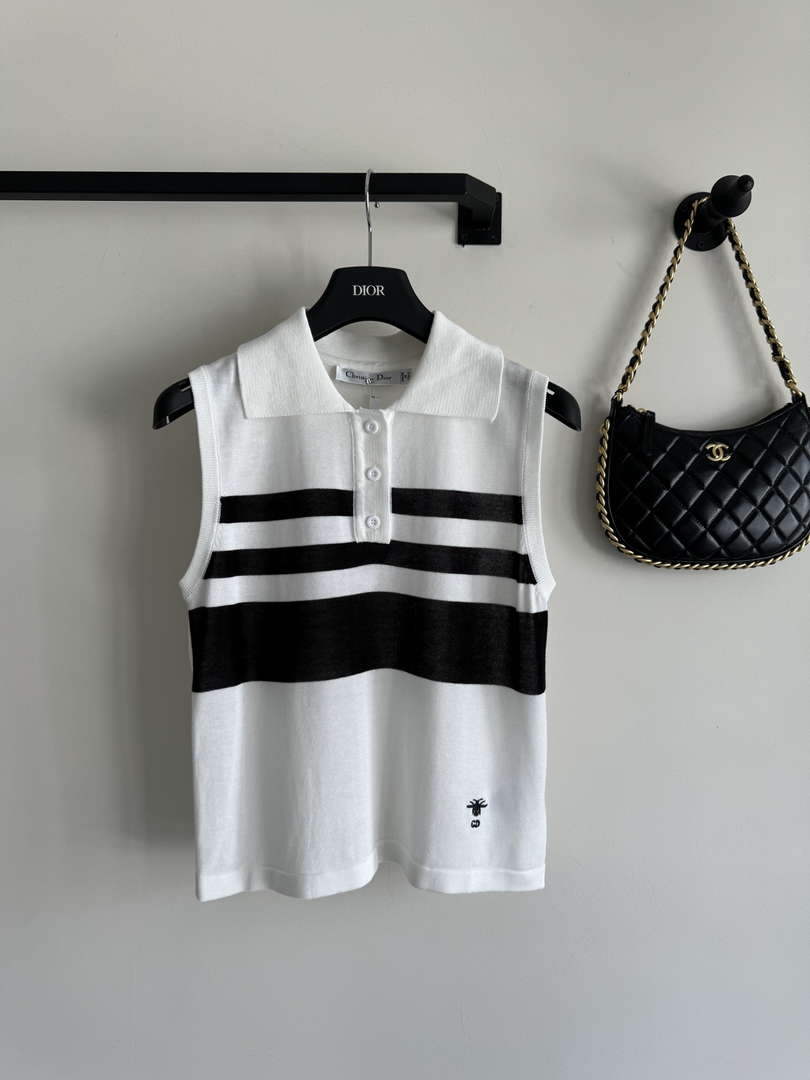 Dior Women's T-shirt Fashion Clothing D82571