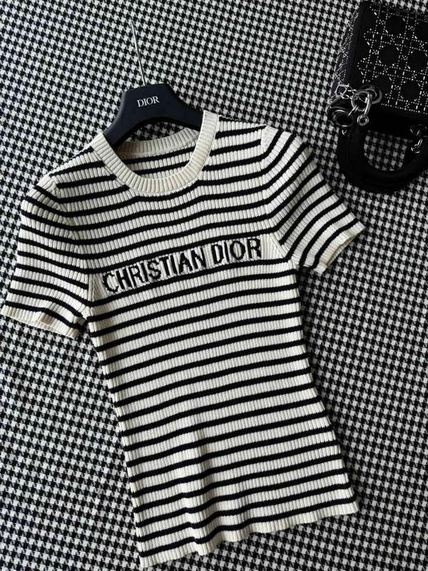 Dior Women's T-shirt Fashion Clothing D82573
