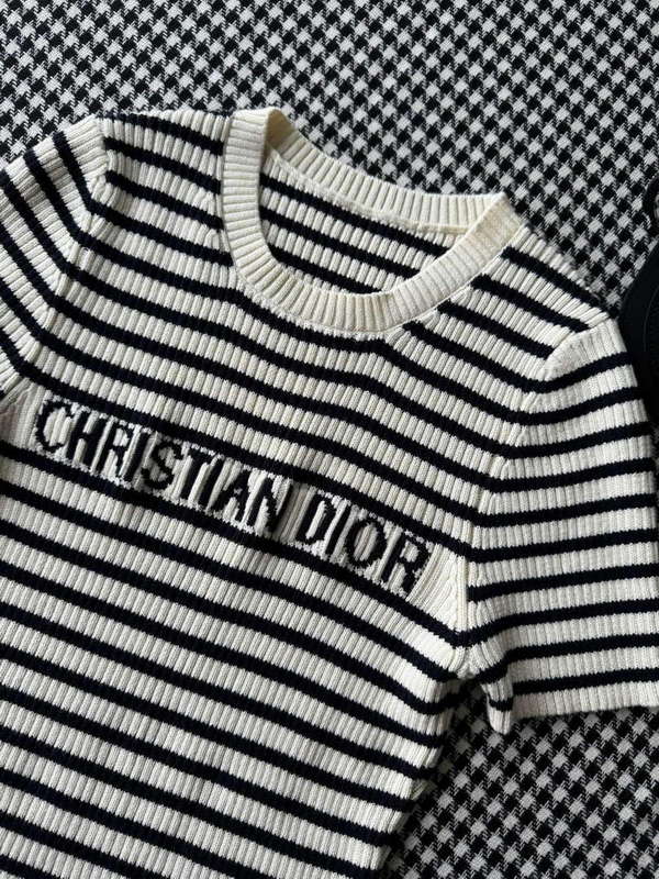 Dior Women's T-shirt Fashion Clothing D82573