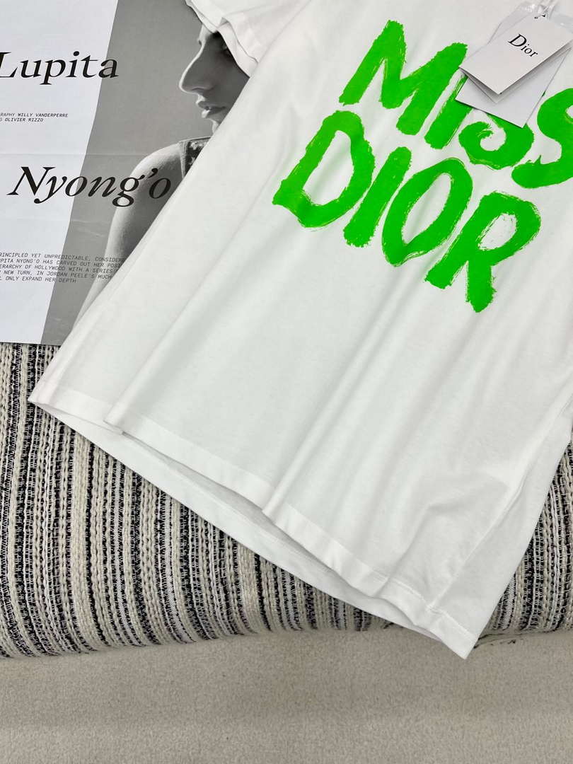Dior Women's T-shirt Fashion Clothing D82600
