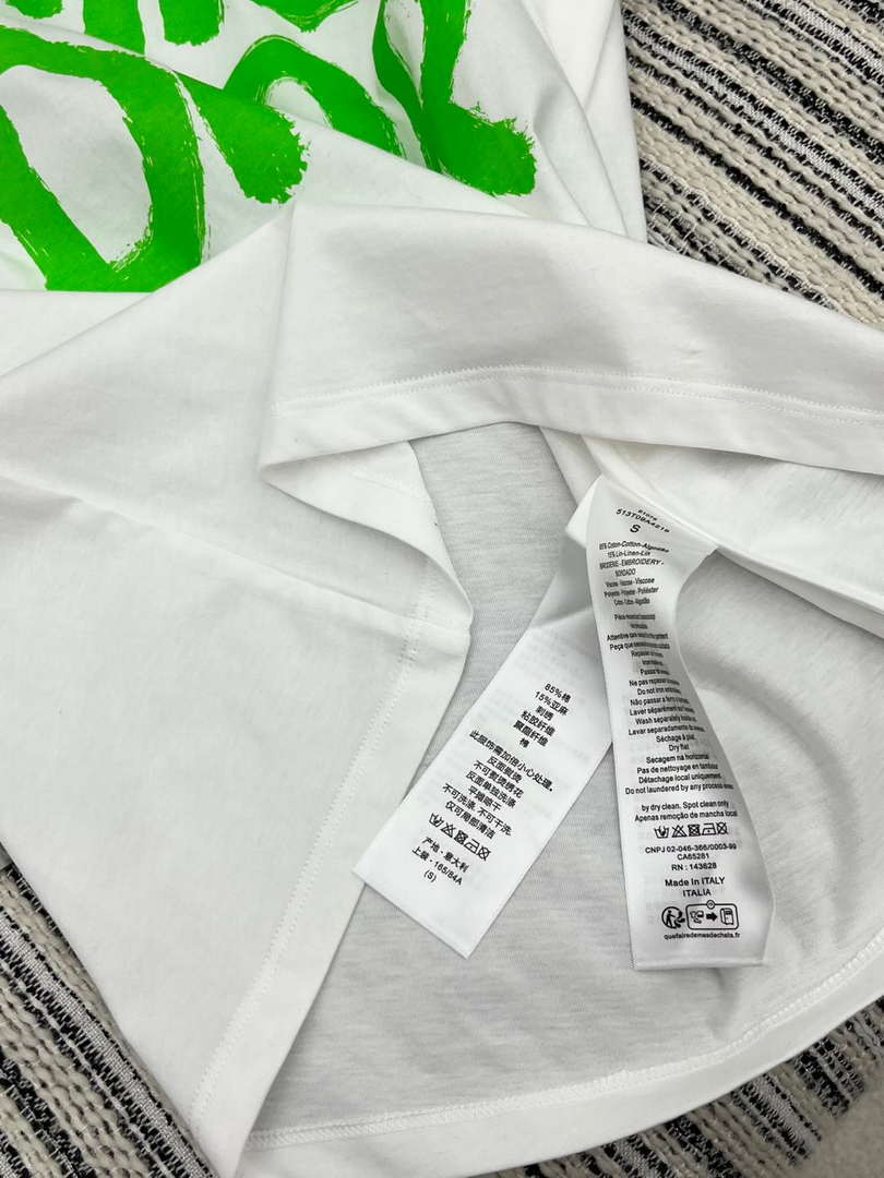 Dior Women's T-shirt Fashion Clothing D82600
