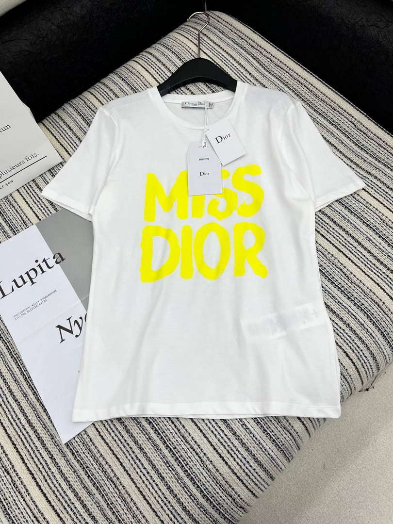 Dior Women's T-shirt Fashion Clothing D82601
