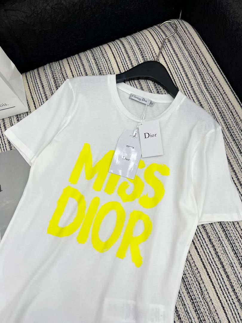 Dior Women's T-shirt Fashion Clothing D82601