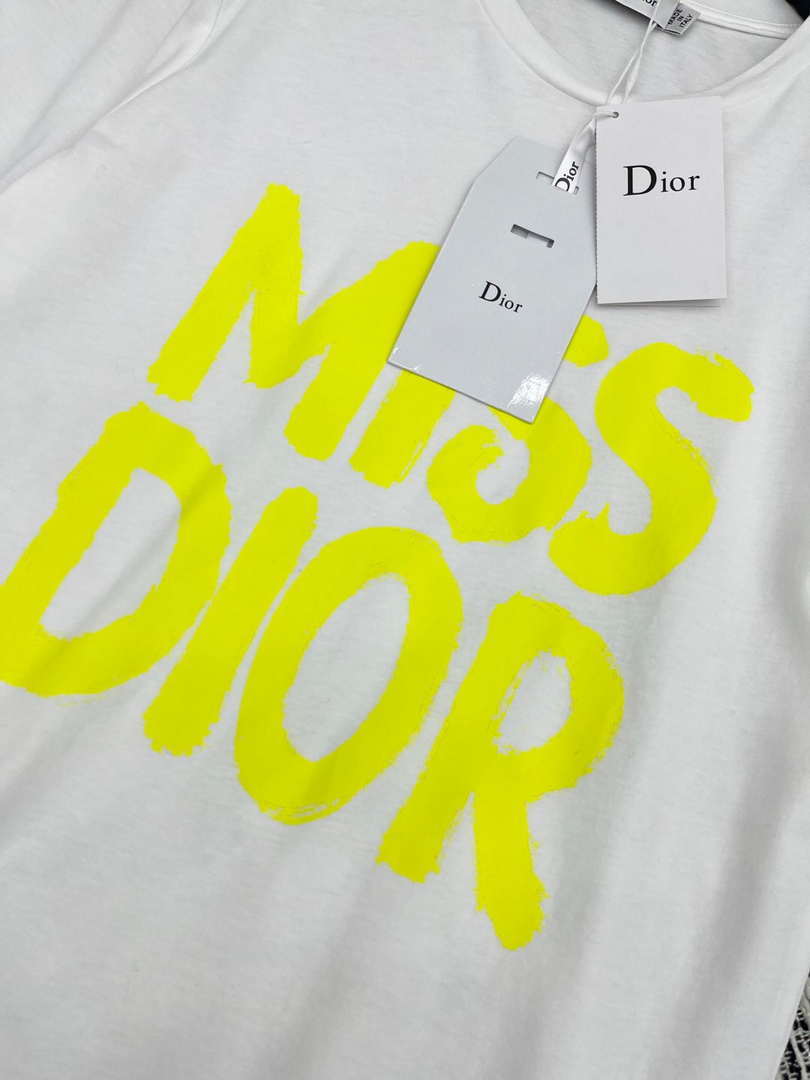 Dior Women's T-shirt Fashion Clothing D82601