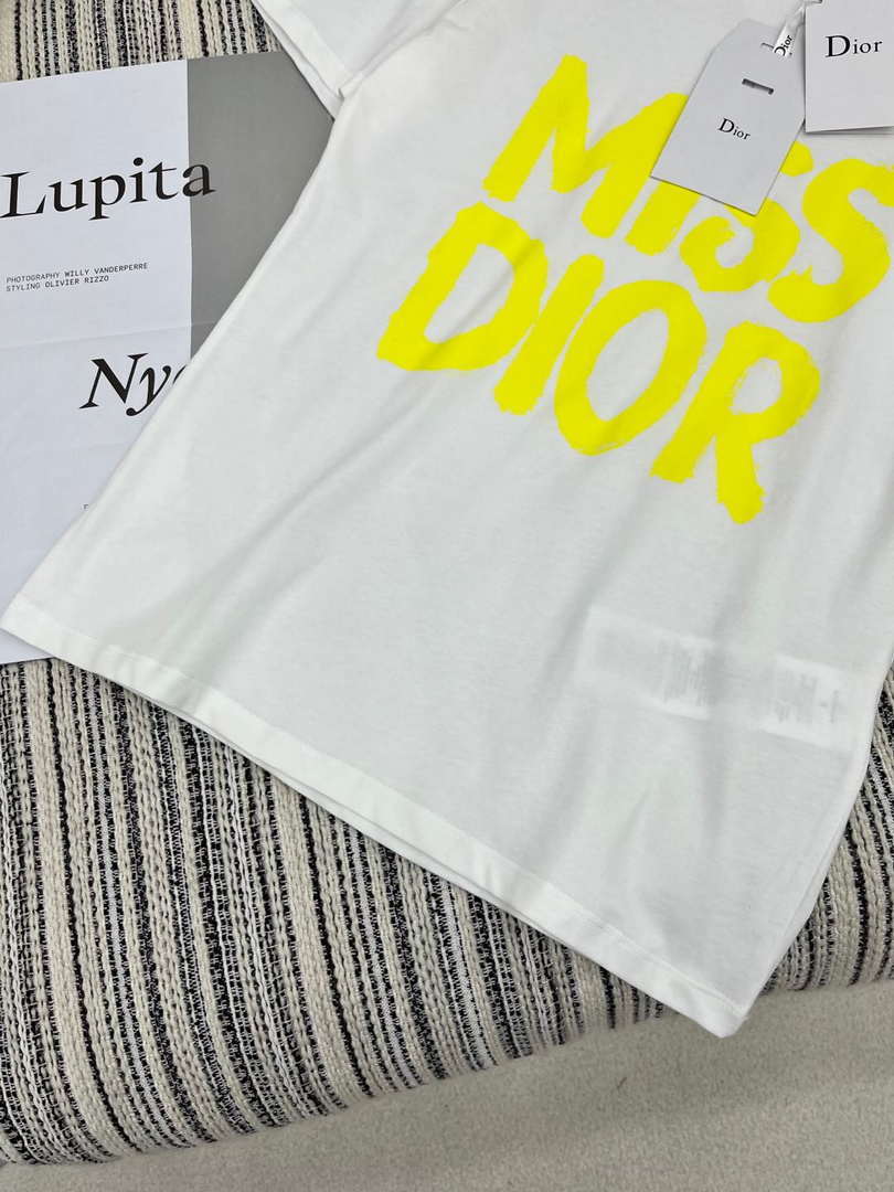 Dior Women's T-shirt Fashion Clothing D82601