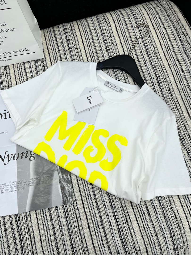 Dior Women's T-shirt Fashion Clothing D82601