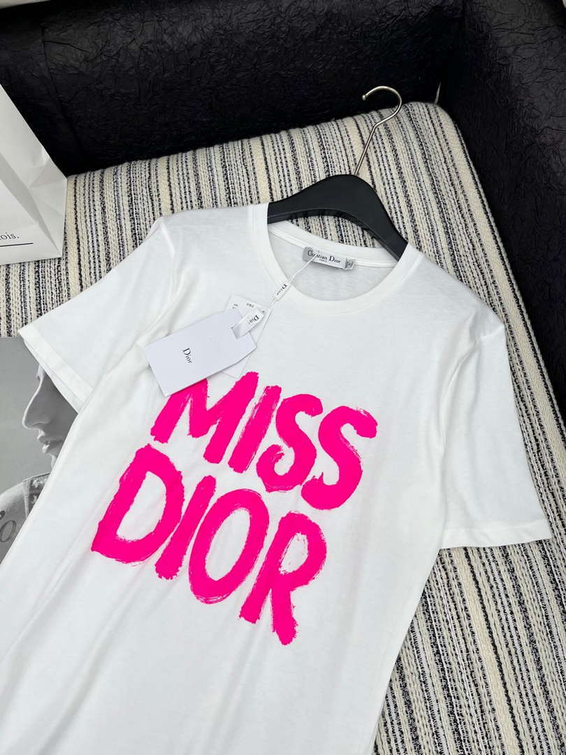 Dior Women's T-shirt Fashion Clothing D82602
